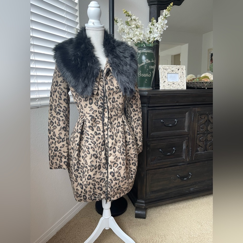 Leopard coat with detachable fur neck liner.  Front zipper/thigh length.